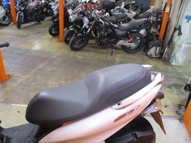 シートもこの通り破れもなければへたりもありません！当社は価格は安くても車両の質は高いので常時即売れ！