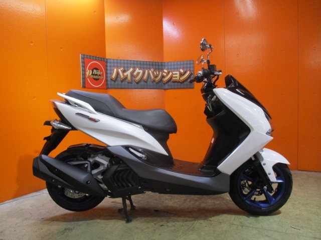 横から見てもこの通り状態グッド！！外装もマフラーも状態グッド！！