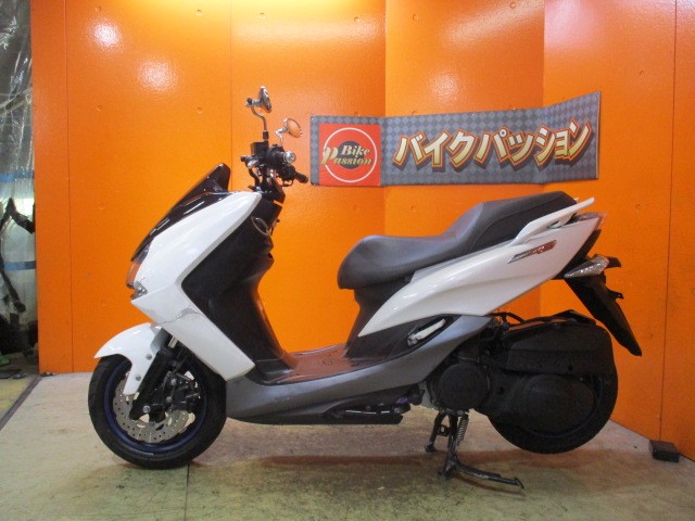 反対側もこの通り状態グッド！！写真の通り多少の傷はありますが、そこまでは目立ちませんよ！