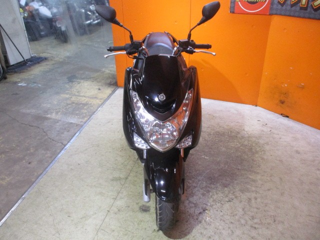 フロントから見てもこの通り状態グッド！この斬新なフェイスがかっこいいマジェＳ！勝負価格の一台！