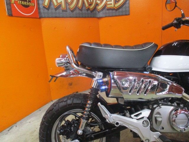 これは嬉しいカスタム！外観をそこなわない社外マフラー装備！さらにフェンダーレス済みですよ！