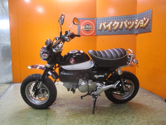 反対側もこの通り状態グッド！社外マフラーにフェンレス！さらにブラックでこの距離でこの価格は安い！！