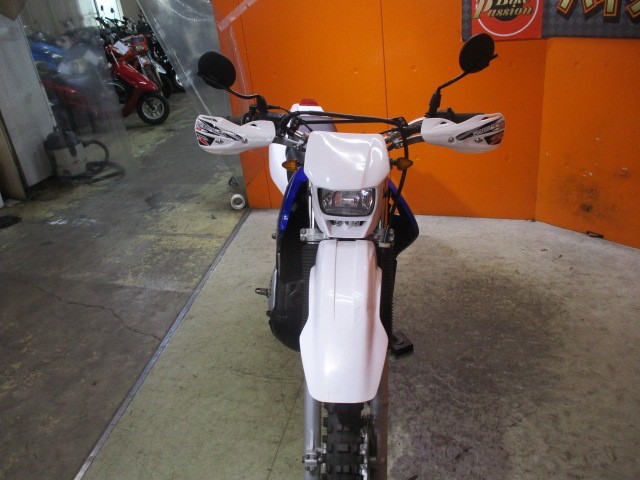 フロントから見てもこの通り状態グッド！！かったらまずはつけたいナックルガード装備も嬉しいオプション！