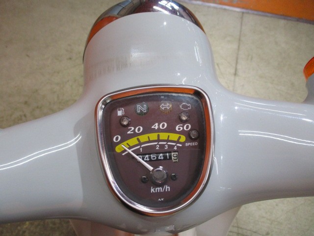 走行びっくり低走行の４６４１ｋｍ！燃料消費率１Ｌ＝１１３ｋｍは化け物級の高燃費車両！！