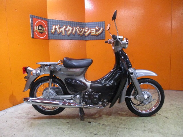 横から見てもこの通り状態グッド！！黒いエンジンは高年式のＦｉモデルの証ですよ！！他店追従不可能価格！