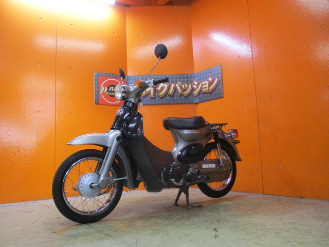 こちらの車両は納車点検を行わないので保証はありませんが支払総額がとってもリーズナブル！早い者勝の一台