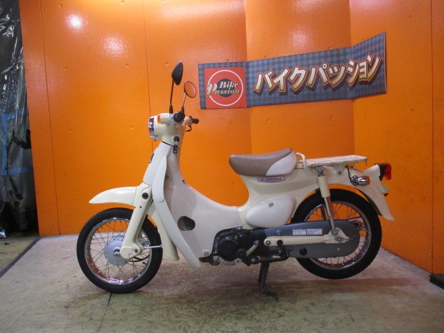 反対側もこの通り状態グッド！キャリアをスタンダードのスーパーカブのキャリアに変更！積載能力格段にＵＰ