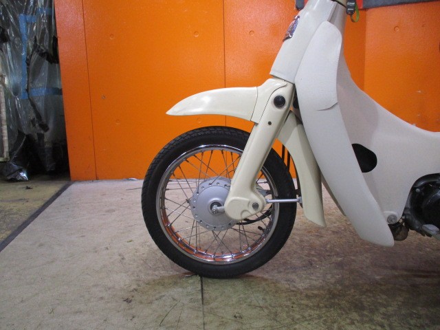 ホイールもこの通り状態グッド！！スポークの白さびもなくとっても綺麗な一台ですよ！通販も勿論大歓迎！！