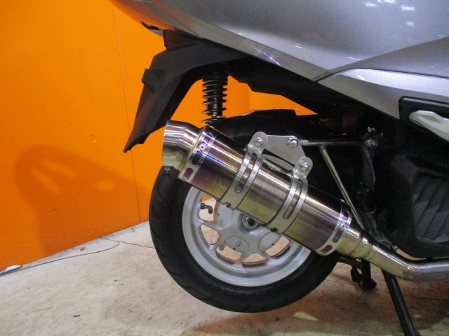 社外のステンレスマフラー装備済み！！車両重量グッドダウンで操作性各段にＵＰ！サスも社外のスポーツサス