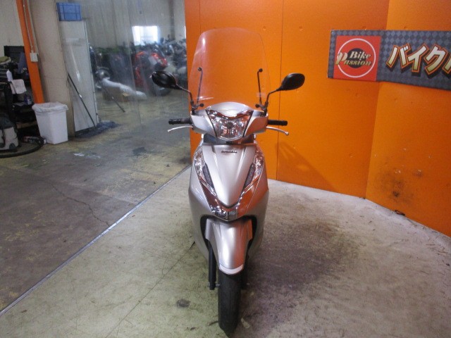 フロントから見てもこの通り状態グッド！！ロングスクリーン装備は嬉しいオプション！通勤には必須の品！！
