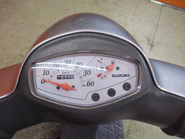 走行もまだまだの７４８８ｋｍ！！燃料消費率１Ｌ＝７３ｋｍの高燃費車両ですから通勤にももってこいの一台