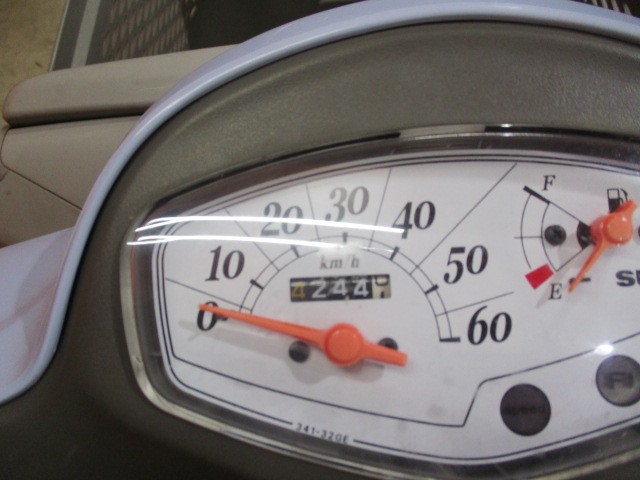 走行も４２４４ｋｍの低走行車！！燃料消費率１Ｌ＝７３ｋｍの高燃費車両ですから通勤にももってこいの一台