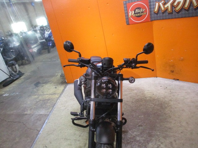 フロントから見てもこの通り状態グッド！マイチェン後ですからヘッドライトもＬＥＤヘッドライトですよ！！