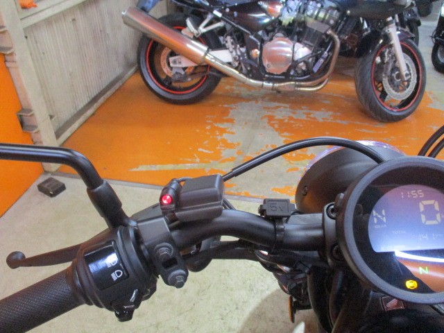 これは大きい！今や必須アイテムといってもいいＥＴＣが装備！さらにスマフォ充電にも使えるＵＳＢも装備済