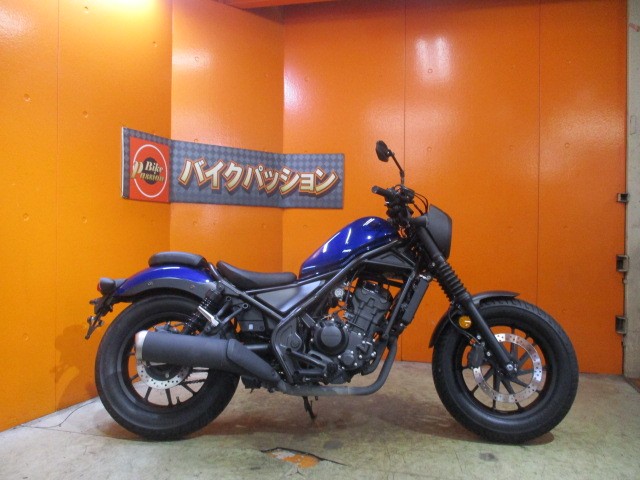 横から見てもこの通り状態グッド！流石高年式の低走行車！外装もエンジンもマフラーもとっても綺麗な一台！