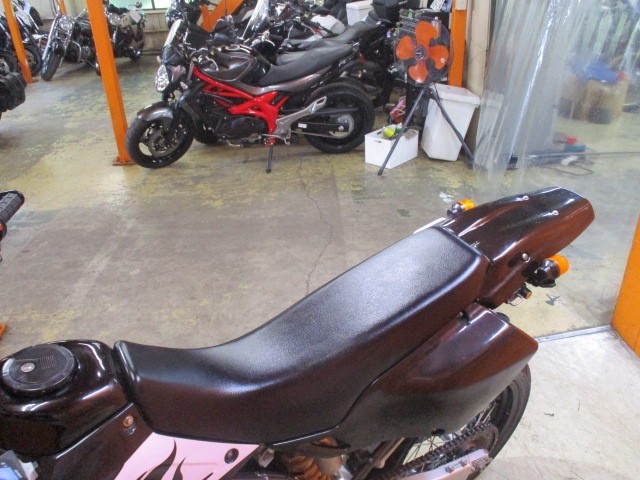 シートもこの通り破れもなければへたりもありません！来店が難しい方はお電話にて通販も可能ですよ！！