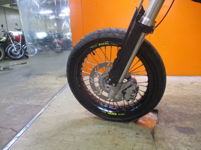 ホイールもこの通り状態グッド！２００４年モデルとは思えないこのクオリティー！悩むのは本当に危険な一台