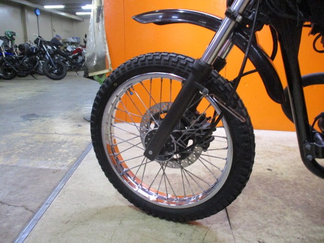 ホイールもこの通り状態グッド！！スポークもフォークのアウターも綺麗な上質な一台ですよ！早い者勝ち！