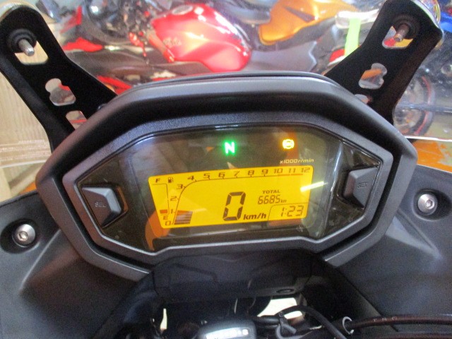 走行もびっくり低走行の６６８５ｋｍ！！この車格で燃料消費率１Ｌ＝３９．７ｋｍはかなりの高燃費車両！！