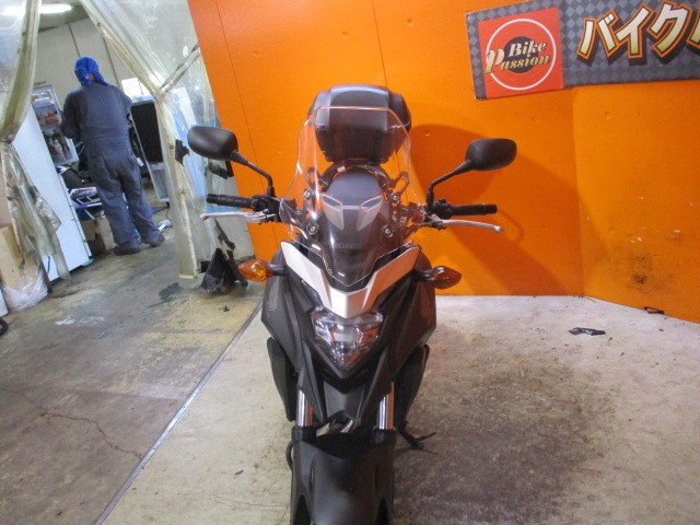 フロントから見てもこの通り状態グッド！モデルチェンジ後ですからスクリーンも切り替え式ですよ！！