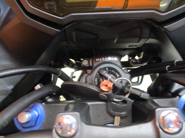 これまた嬉しいオプション！高価な分離型ＥＴＣも装備済み！純正鍵も２本装備！文句のつけようのない一台！