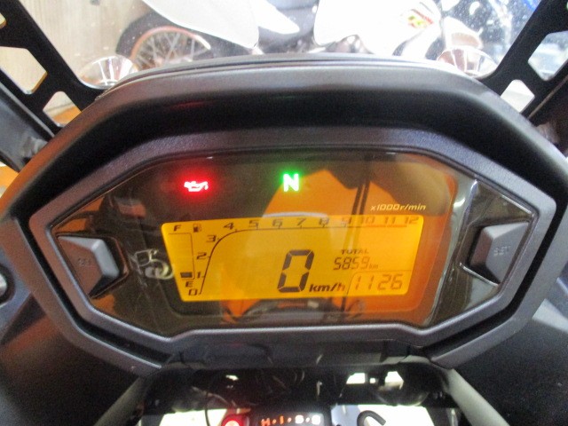 走行も５８５９ｋｍの低走行車！！４００Ｘで低走行車は本当に入手が難しい！悩むのは危険な一台！！