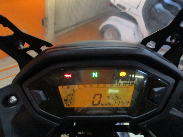 走行もびっくり低走行の１６７２９ｋｍ！４００Ｘは当社でも早々には入荷しない本当に希少な一台ですよ！