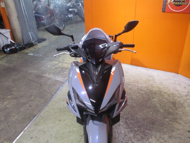 フロントから見てもこの通り状態グッド！流石高年式の低走行車！本当に綺麗な一台ですよ！勝負価格の一台！