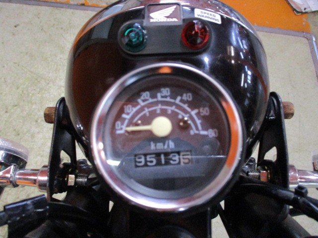 走行も９５１３ｋｍのまだまだの一台！！ＡＰＥは今や希少車！！悩むのは危険な一台！！他店追従不可能価格