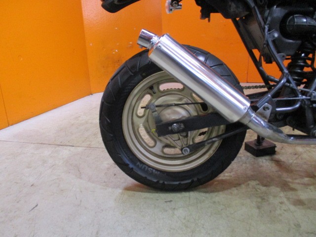 マフラーはこの通り社外のステンレスフルエキマフラーに変更済み！！ＡＰＥ乗るならマフラーは社外必須！！
