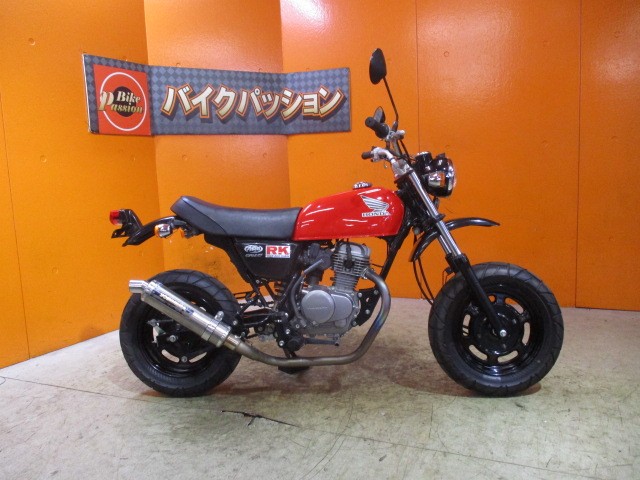 横から見てもこの通り状態グッド！！タンク外装は勿論！エンジンもホイールも綺麗な一台ですよ！！