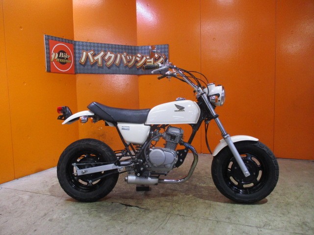 横から見てもこの通り状態グッド！！タンクはウイングマークにして綺麗に後期仕様！他店追従不可能価格！！