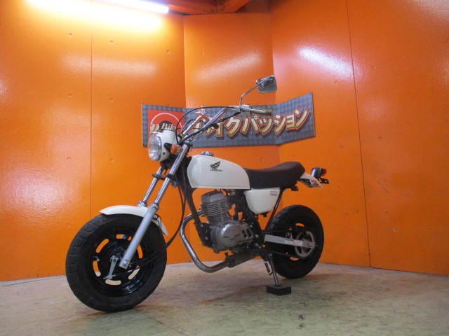 最長２４か月保証付き！！マフラーにハンドルにダウンフェンダーで綺麗にライトチューンですよ！！