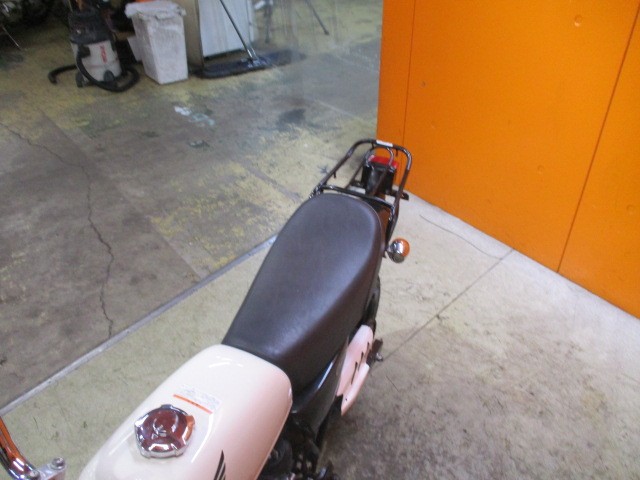 シートもこの通り破れもなければへたりもありません！現在では入手が難しい社外キャリアも装備済み！！