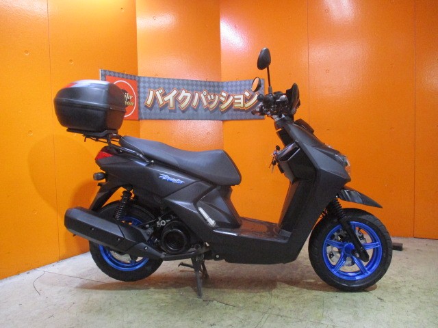 横から見てもこの通り状態グッド！！外装は勿論！マフラーも樹脂も本当に綺麗な一台ですよ！！