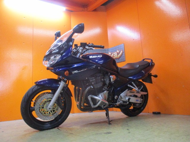 最長２４か月保証付き！！カラーも非常に人気の高いパールディープシーブルー！エンジンガード装備済み！