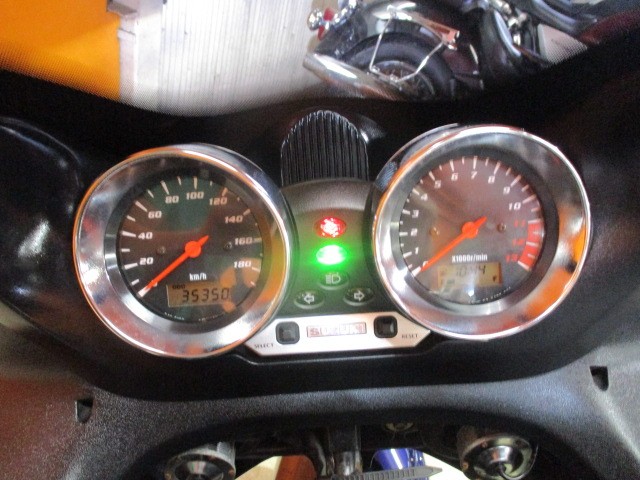 走行もまだまだの３５３５０ｋｍ！油冷エンジンですので最高出力１００ＰＳ！最大トルク９３Ｎ！図太い！