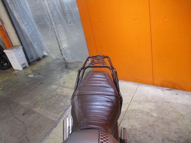 シートもこの通り破れもなければへたりもありません！現在では非常に入手の難しい社外キャリアも装備！