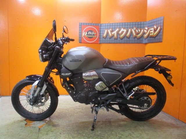 反対側もこの通り状態グッド！オプションでスクリーン！キャリア！ＵＳＢ電源装備のお買い得な一台ですよ！