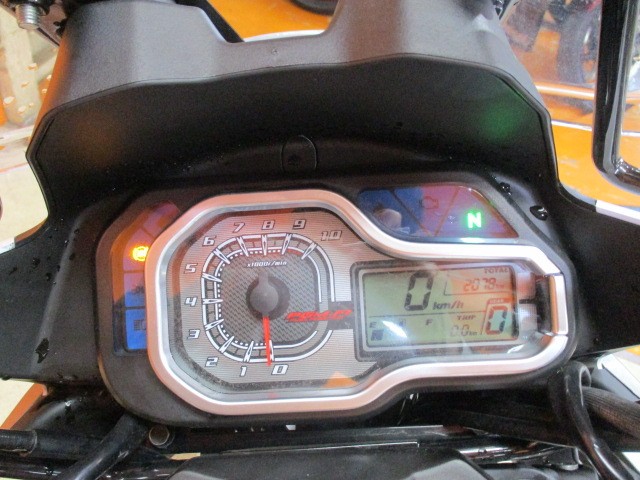 インパネもとっても見やすい！タコメーターがアナログってのがまたいいですよね！勿論通販も大歓迎の一台！