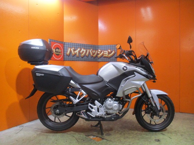 横から見てもこの通り状態グッド！電圧機能付きのグリップヒーターも装備済み！勿論通販も大歓迎の一台！