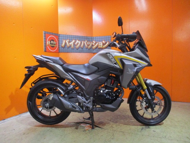 横から見てもこの通り状態グッド！見た目とは違い車重は１４７ｋｇと非常に軽いのでビギナーでも安心の一台