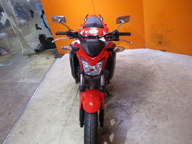 フロントから見てもこの通り状態グッド！！購入時はＬＥＤ取付工賃無料ですので是非ともこの機会に！