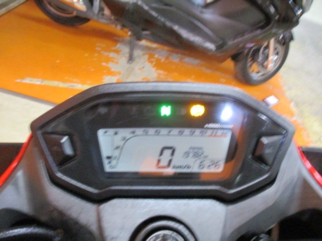 走行もまだまだの１９７８２ｋｍ！燃料消費率１Ｌ＝５０．１ｋｍのやばい高燃費の一台ですよ！！