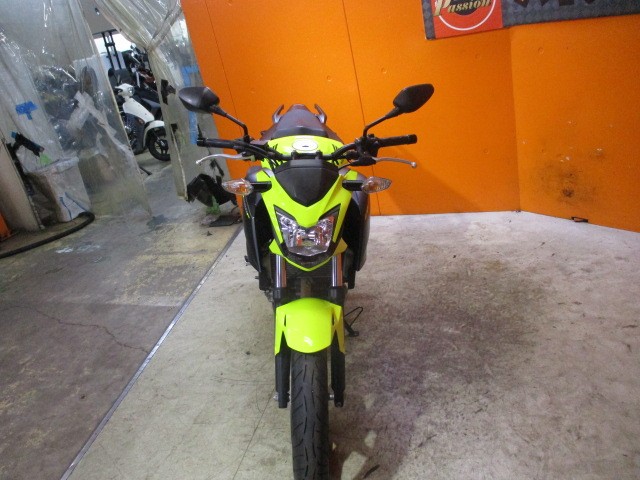 フロントから見てもこの通り状態グッド！！購入時はＬＥＤ取付工賃無料ですよ！是非ともこの機会に！！