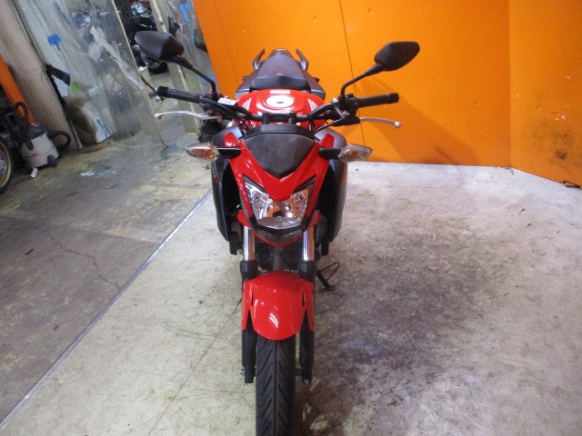 フロントから見てもこの通り状態グッド！！購入時はＬＥＤ取付工賃無料ですよ！是非ともこの機会に！！