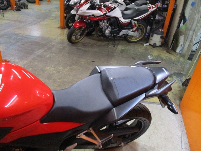 シートもこの通り破れもなければへたりもありません！当社は価格は安くても車両の質は高いので常時即売れ！