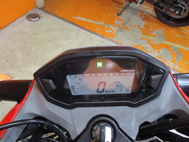 走行もまだまだの１７１５２ｋｍ！燃料消費率１Ｌ＝５０．１ｋｍは２５０とは思えない高燃費車両！！