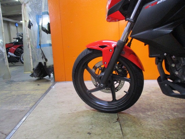 ホイールもこの通り状態グッド！！フォークのアウターまでもが綺麗な一台！冗談抜きの早い者勝ちですよ！！