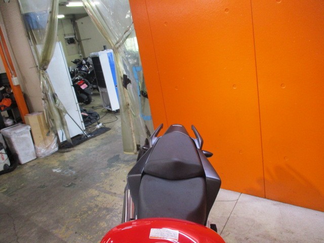 シートもこの通り破れもなければへたりもありません！車両重量僅か１６１ｋｇ！これは軽い！！